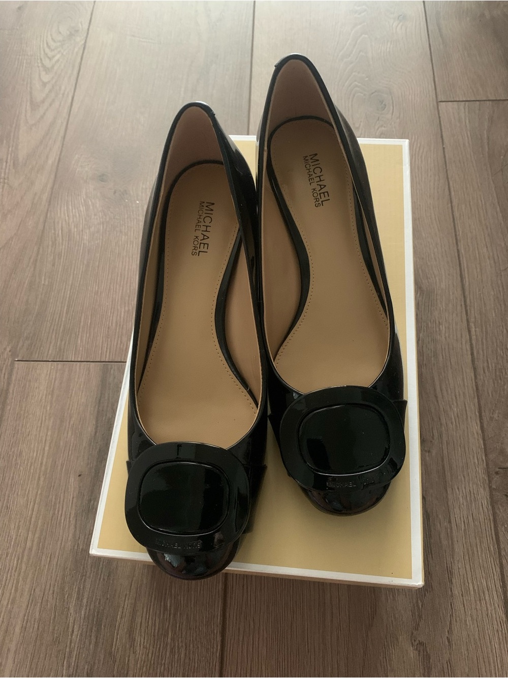 Mid pump Michael Kors shoes!